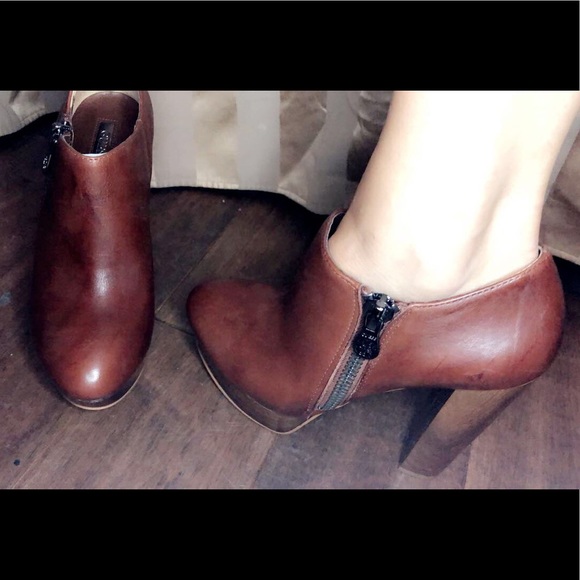 Guess thick heel booties - Picture 2 of 5